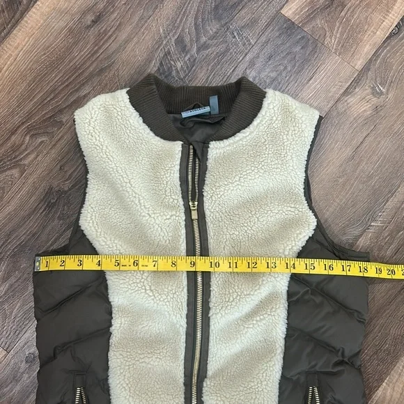 Athleta Responsible Down Tundra Sherpa Puffer Vest Womens Size Medium - Picture 8 of 14